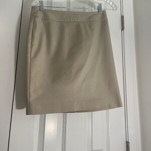 BR khaki skirt. Size 0 . Worn 3 times. Very good condition.